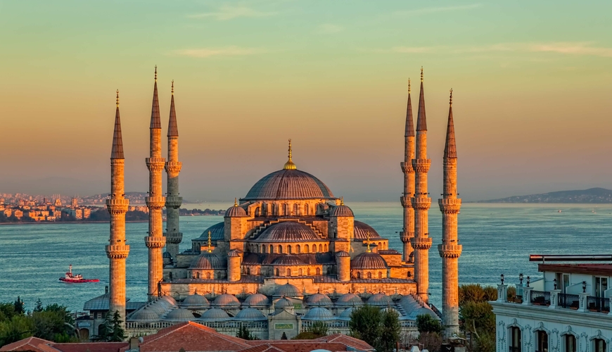 TƏCİLİ: İstanbulda məşhur rejissora SİLAHLI HÜCUM - FOTO