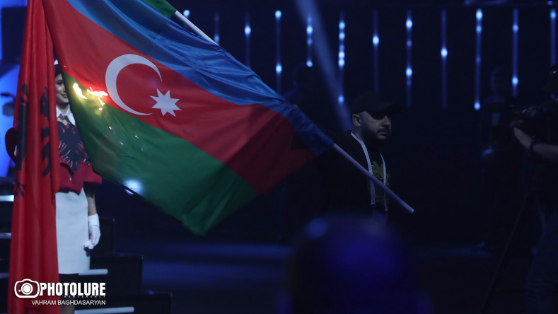 “Qəhrəman” erməni xalqına SƏSLƏNDİ: “Evlərinizdə Azərbaycan bayrağı asın!”