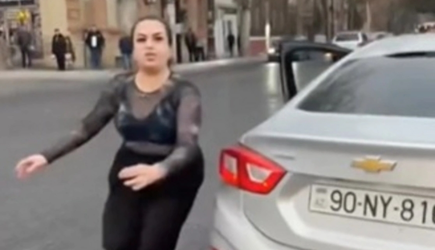Gəncədə qadın sürücü kuryerə hücum etdi, polis hərəkətə keçdi