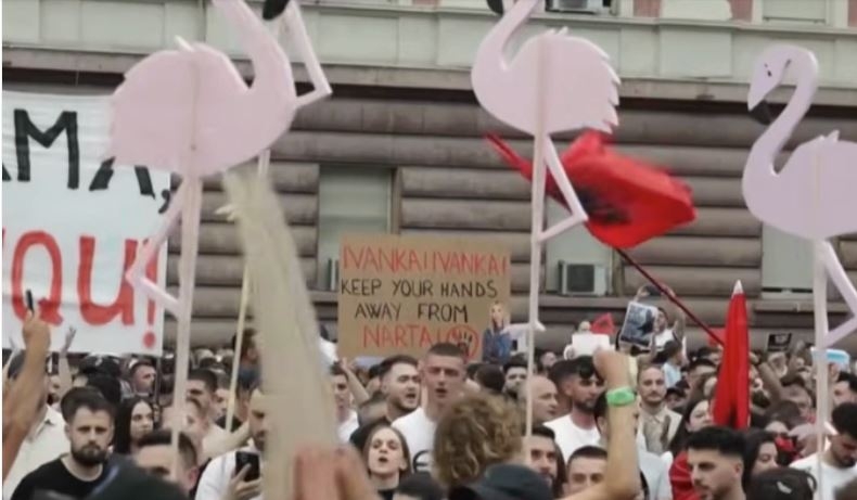 Albanlar Trampın kürəkəninə etirazı davam etdirir