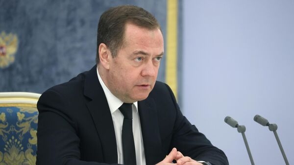 Medvedevdən SƏRT AÇIQLAMA: 