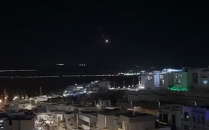 İsrail hava hücumundan müdafiə qüvvələri naməlum hava hədəfinə atəş açdı - VİDEO