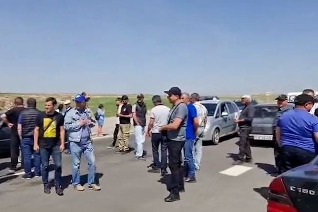 TƏCİLİ: Ermənistanda etirazçılar İrana gedən magistral yolu BAĞLADILAR - GƏRGİNLİK BÖYÜYÜR - CANLIda