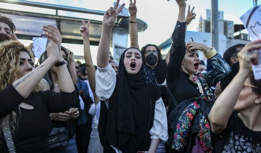İranda bu qadınları kameralar tapacaq