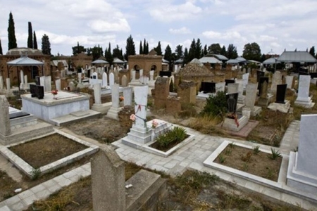 В Баку задержан мужчина, кравший надгробные вазы с кладбищ