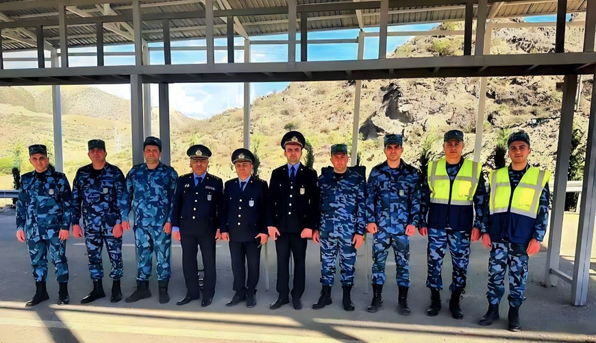 Azərbaycan gömrükçüləri Həkəri çayı üzərindəki sərhəd-buraxılış məntəqəsində - FOTO