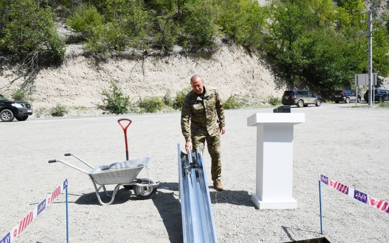 Dövlət başçısı Laçın Beynəlxalq Hava Limanının tikintisi ilə tanış olub