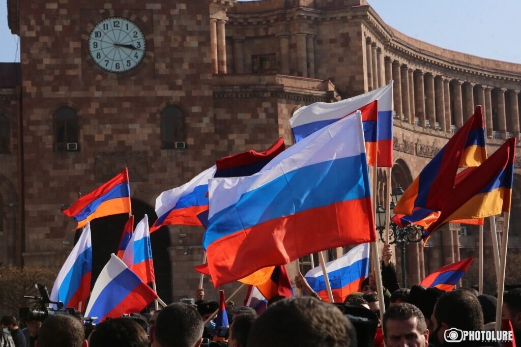 armenia-russia-flags-1-1024x682.jpg (137 KB)