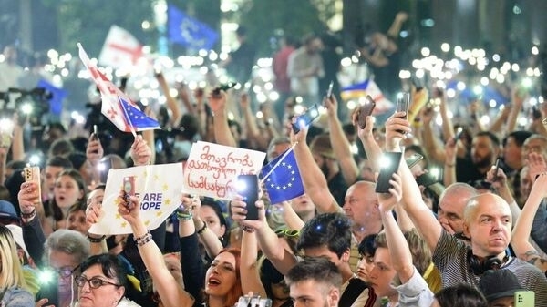 Avropa Birliyi Tiflisdə hakimiyyəti dəyişmək istəyir, yoxsa…