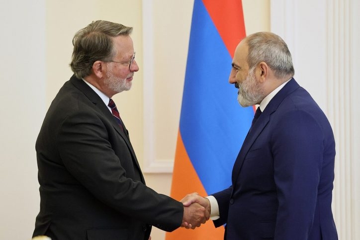 Пашинян попросил США помочь Армении