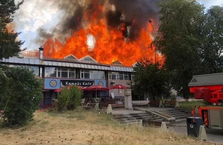 Türkiyədə Atatürk Universitetində yanğın olub - FOTO