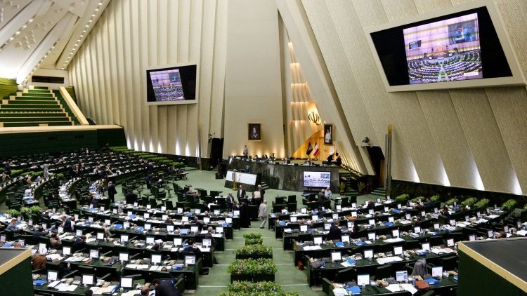 Про «соринку», «бревно» и иранский парламентаризм