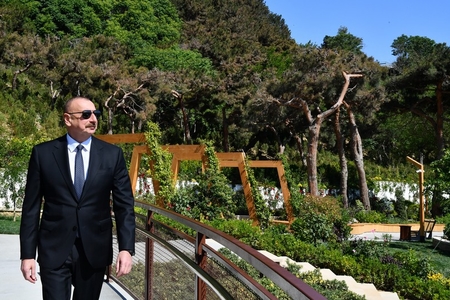 Prezident İlham Əliyev Bakıda yeni salınmış “Çəmbərəkənd” parkında yaradılan şəraitlə tanış olub