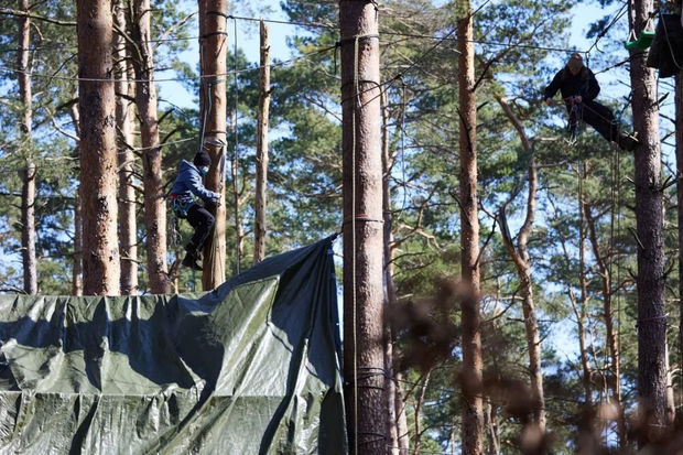 Немецкие активисты поселились в домах на деревьях в знак протеста против Tesla - ФОТО,ВИДЕО