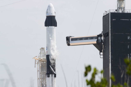 SpaceX собирается вывести в открытый космос непрофессионального астронавта