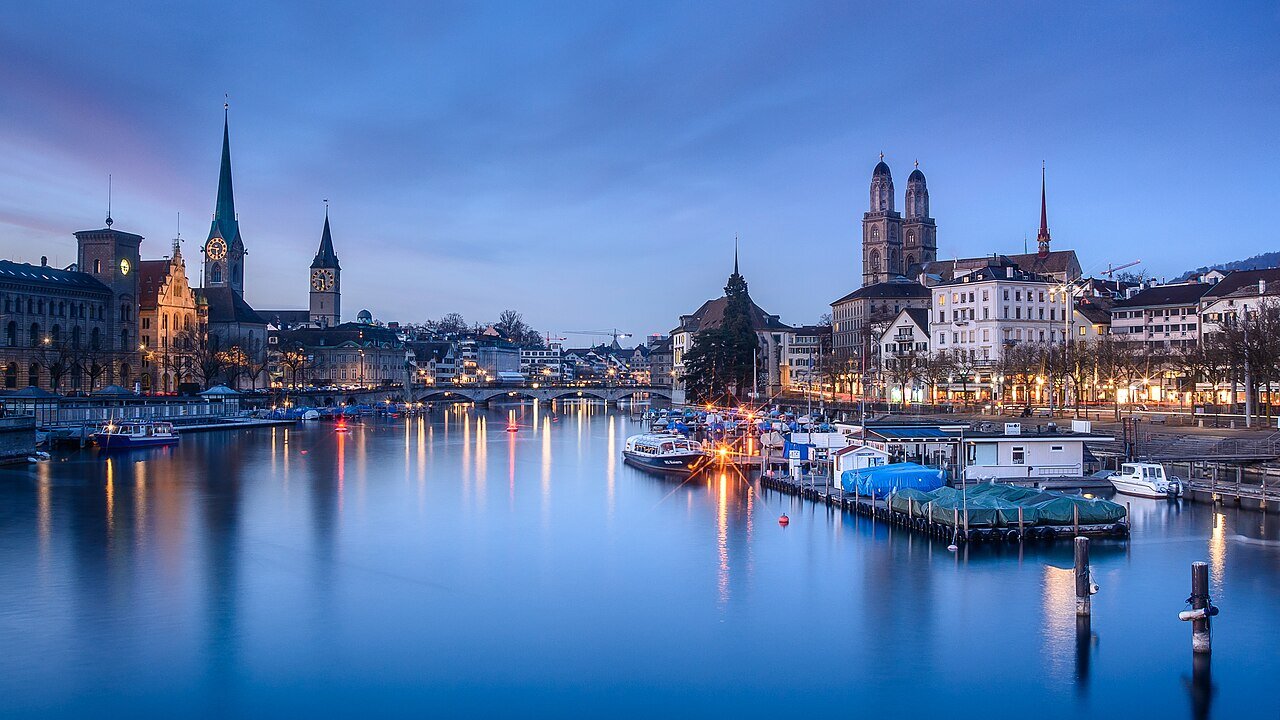 Blue_Zurich_(31895270053).jpg (199 KB)