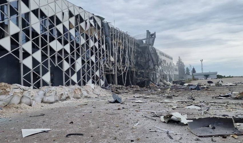 Rusiya ordusu Zaporojyenin hava limanını atəşə tutub, aeroport qismən dağılıb