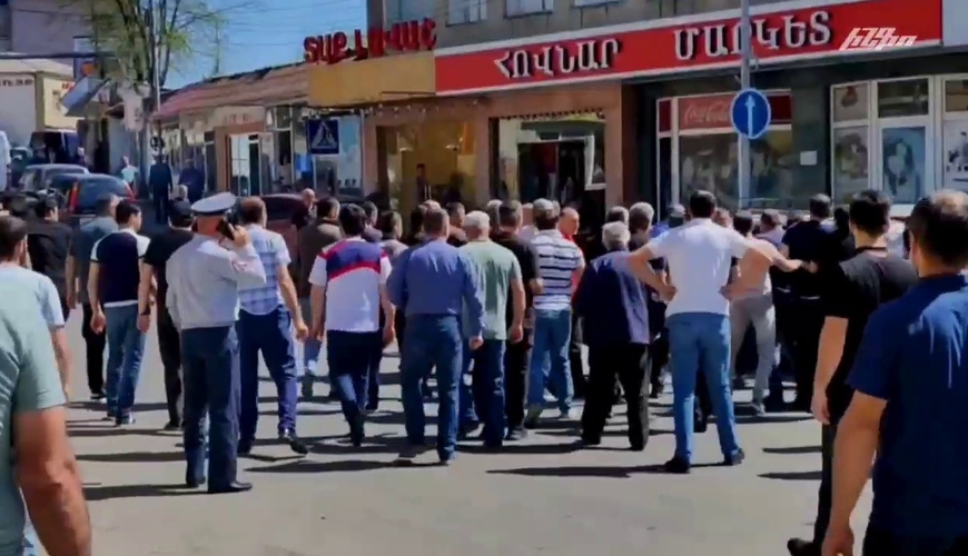Ermənistanda GƏRGİNLİK: etirazçılar Noemberyan-İcevan yolunu bağladılar - VİDEO