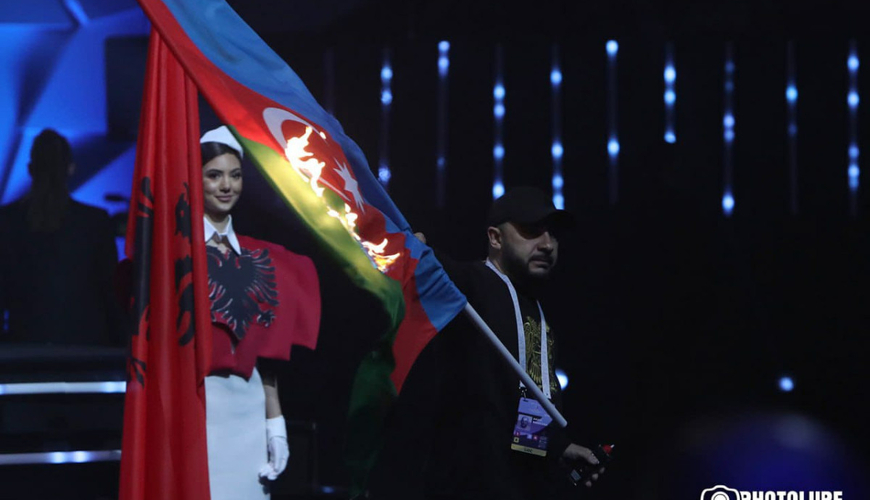 Ermənistan Azərbaycan bayrağının yandırılmasını cinayət əməli saymayıb