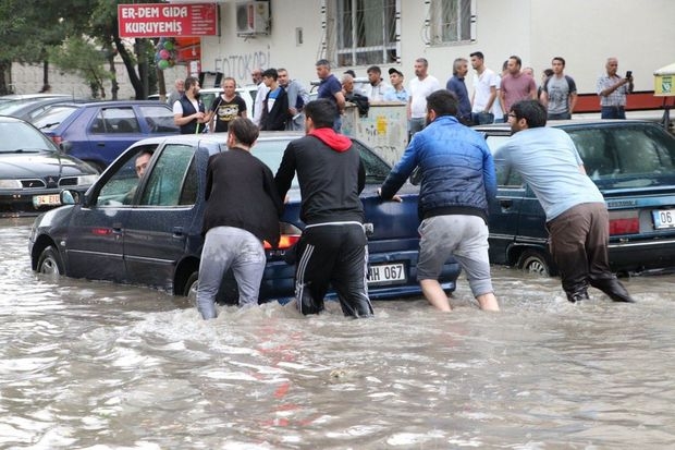 Ankara suyun altında qaldı - VİDEO