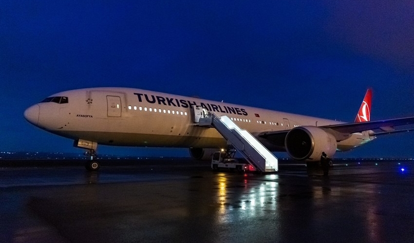 İstanbul-Tokio reysini həyata keçirən təyyarə Bakı aeroportunda məcburi eniş edib