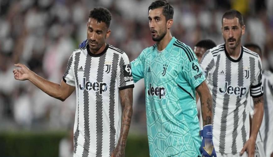 “Juventus”un şübhəli transferlərə görə 15 xalı silinib