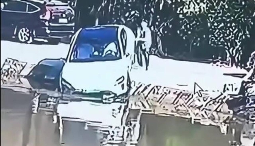 Çin avtomobili avtopark rejimində suya düşdü - VİDEO