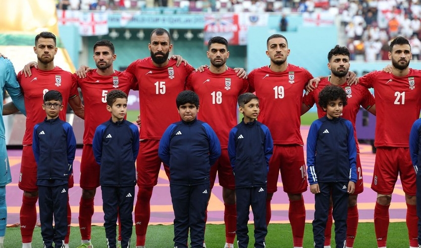 İran dövlət televiziyası futbolçuların himni oxumamasını efirə verməyib