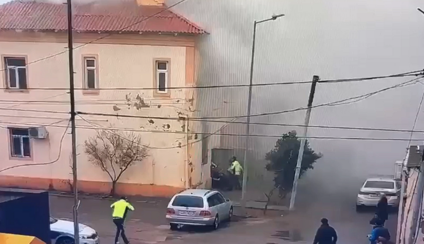 Bakıda yanğında çarəsiz qalan qadının xilasedilmə GÖRÜNTÜLƏRİ