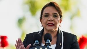 Prezidentliyə namizəddən Trampa ittiham: Daxili işlərimizə qarışır