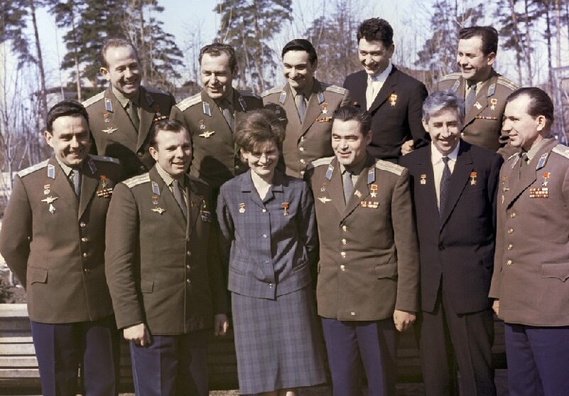 RIAN_archive_888102_Soviet_cosmonauts-1024x850.jpg (172 KB)