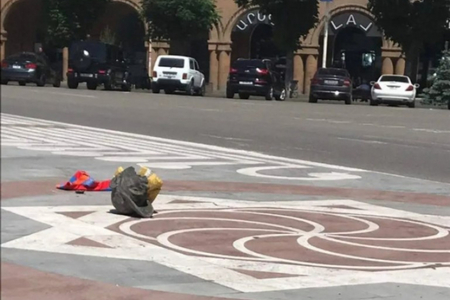 Paşinyanın heykəlinin başını qopardılar - FOTO