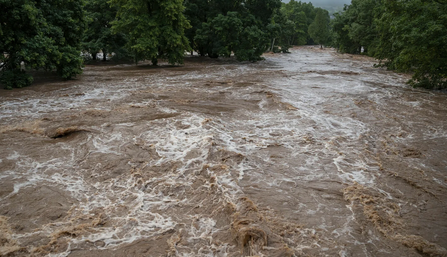 Şəmkirdə sel zamanı iki nəfər xəsarət alıb