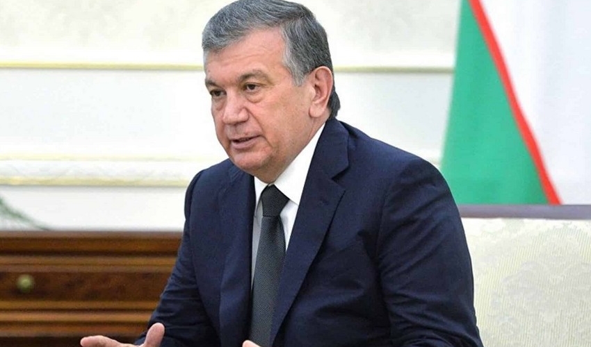 Şavkat Mirziyoyev Ulu Öndər Heydər Əliyevin məzarını ziyarət edib