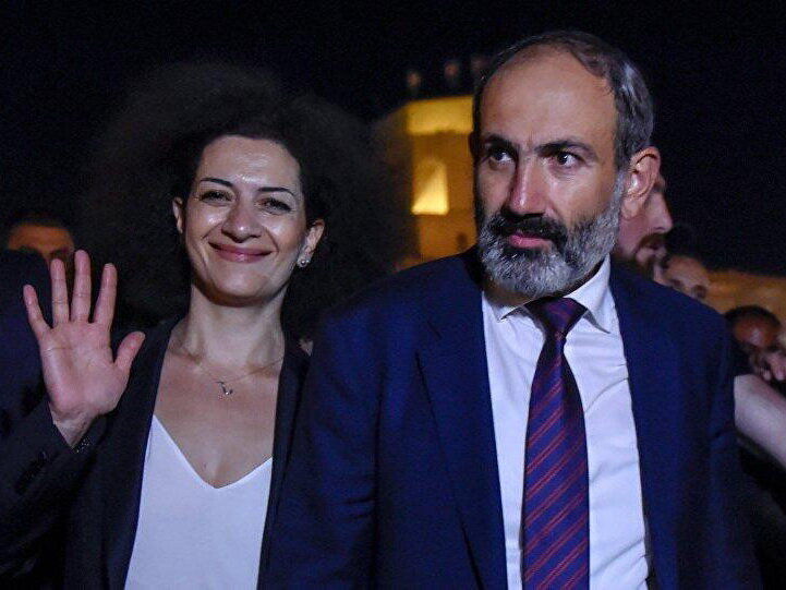 anna_akopyan_pashinyan.jpg (112 KB)