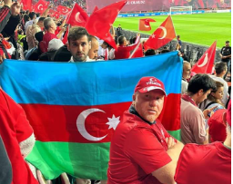 Türkiyə-Ermənistan oyununda Azərbaycan bayrağı - FOTO