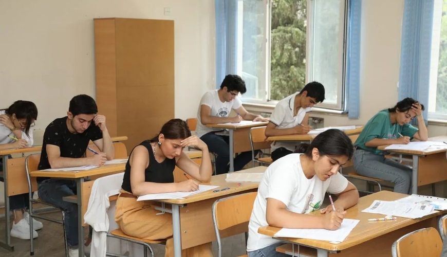 Bu gün 55 mindən çox şagird buraxılış imtahanı verəcək