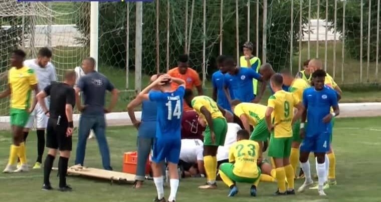 Moldova çempionatında qorxulu anlar - Futbolçu komaya düşdü - VİDEO