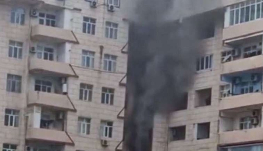 SON DƏQİQƏ: Bakıda yaşayış binası YANIR