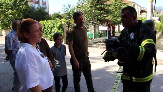 Evdəki xalçaları çirkləndirən yanğınsöndürən halallıq istədi, aldığı cavabdan şok oldu - VİDEO