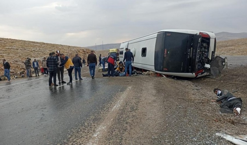 Türkiyədə immiqrantları daşıyan avtobus aşıb, 3 nəfər ölüb