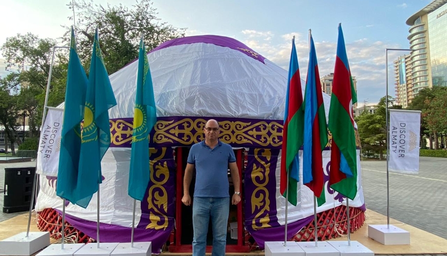 Bulvarda maraqlı GÖRÜNTÜ: Qazaxıstan çadırı quruldu - FOTOLAR