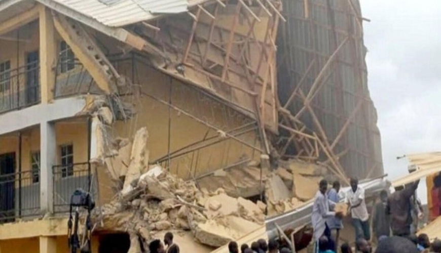 Nigeriyada məktəb binasının uçması nəticəsində 21 şagird ölüb