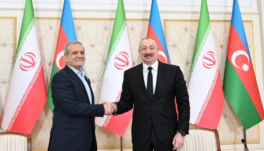 İlham Əliyev Pezeşkianı təbrik etdi