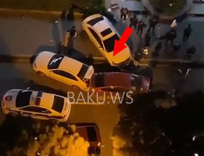 Bakıda məşhur otelin qarşısında üç avtomobil toqquşdu - VİDEO