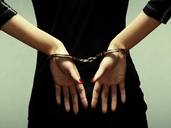 В Лянкяране задержана девушка, которая обманула 17 человек - ФОТО