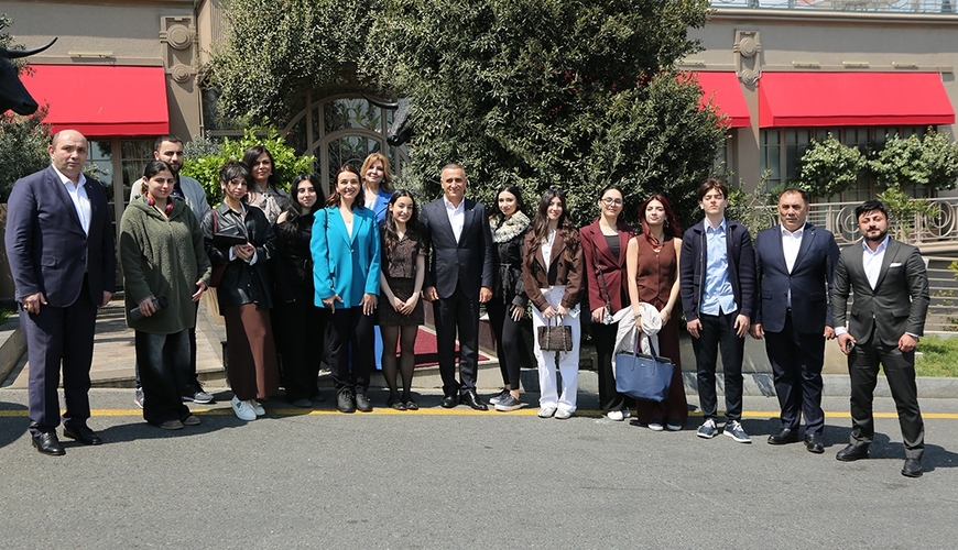 “Senior Talks” layihəsinin davamı: Aydın Veysəloğlu ADA tələbələri ilə yenidən görüşdü