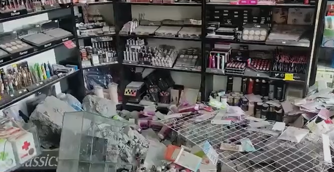 Rus hərbçi İrəvanda “Ural”la kosmetika mağazasına “girdi”