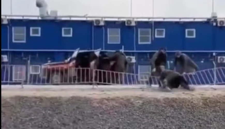 Qazaxlar Leninqradda kütləvi davaya düşüb