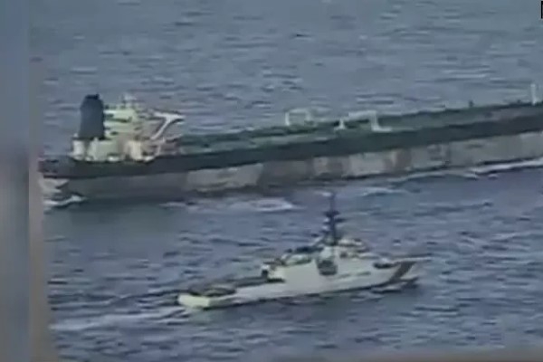 Американцы показали, как захватывали российский танкер - ВИДЕО